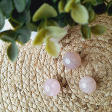 Lataa kuva Galleria-katseluun, Ruusukvartsi Kuula n. 2,5 - 3,5 cm