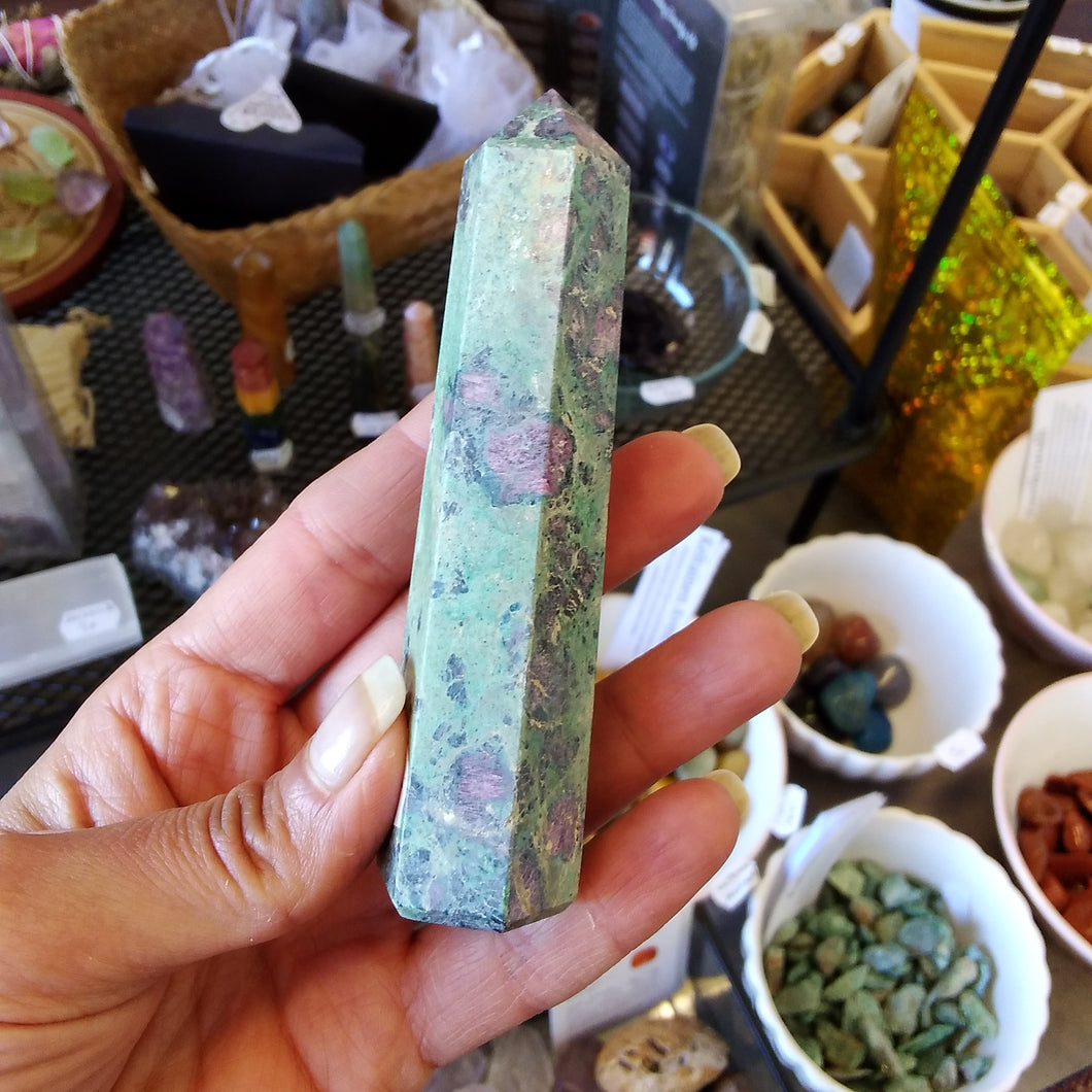 Rubiini Fuksiitti Kristalli Torni - Chakra, Chakrat, Kristalli, obelisk, torni - Paperinoita