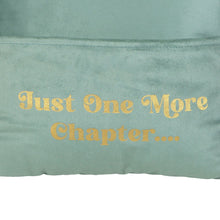 Lataa kuva Galleria-katseluun, Tyyny - Just One More Chapter Paperinoita
