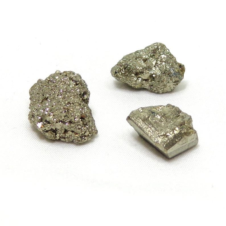 Pyriitti 2-4 cm - Crystal, Kristalli, Kristalli kivet, Kristallikivet, Kristallikivi, Kristallit, Pyriitti, Pyrite - Paperinoita