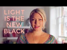 Lataa video gallerian katseluohjelmaan Light is the New Black - Kirja
